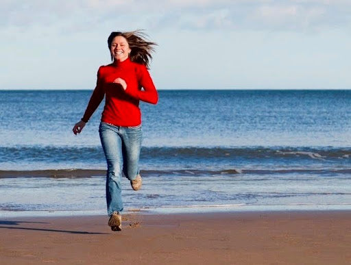 woman running happily after using kannafreeze